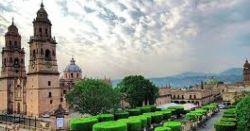 Descubre la magia de Morelia, Michoacán, una joya colonial con encanto y modernidad.