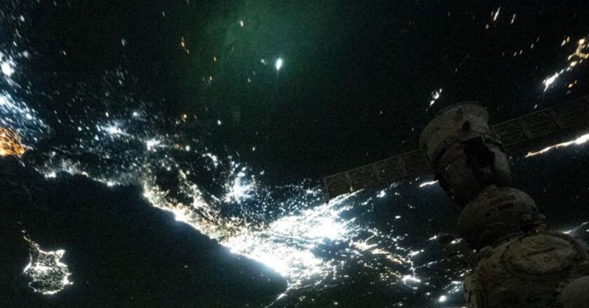 Astronauta de la NASA captura impresionante explosión de meteoro desde la Estación Espacial Internacional