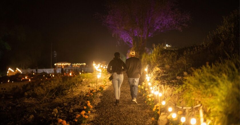 Dónde, cuándo y a qué hora ver el recorrido nocturno de canoas de Urandén