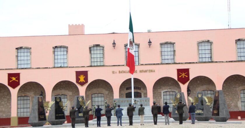 Promueve Ejército Mexicano patriotismo con Izamiento de Bandera