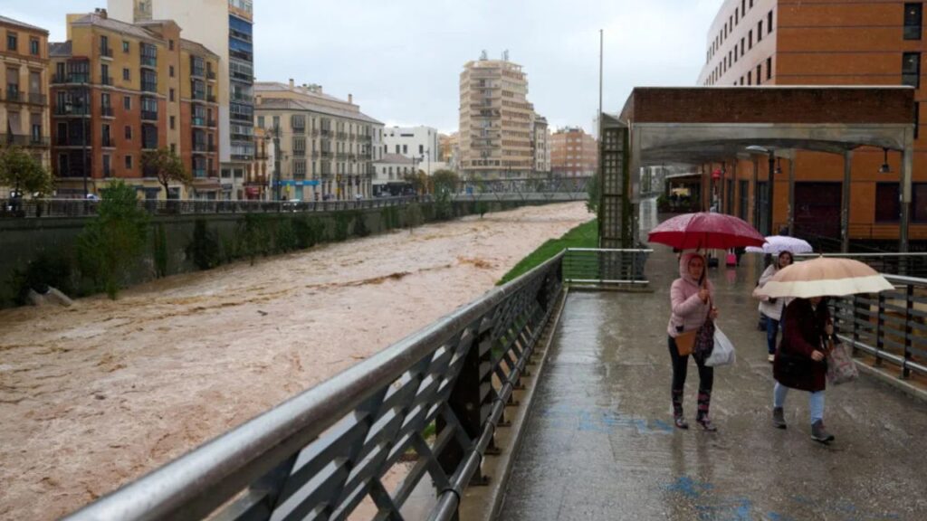 Las lluvias torrenciales vuelven a azotar España, con miles de evacuados y trenes suspendidos