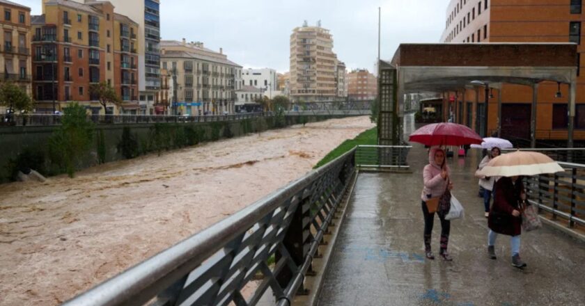 Las lluvias torrenciales vuelven a azotar España, con miles de evacuados y trenes suspendidos