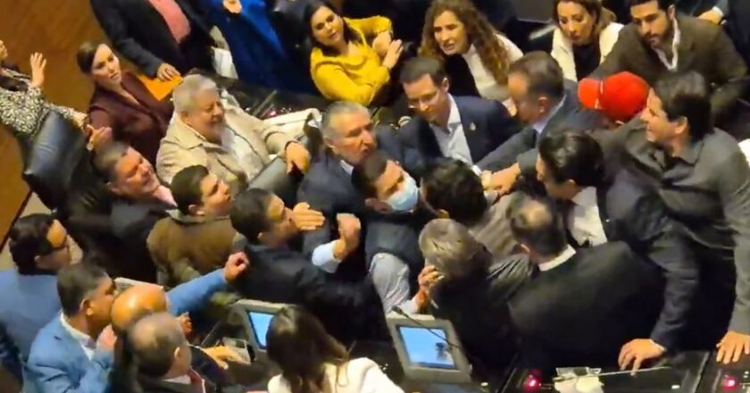 Tensión en el Senado: enfrentamientos verbales y físicos entre legisladores de Morena y PAN durante sesión