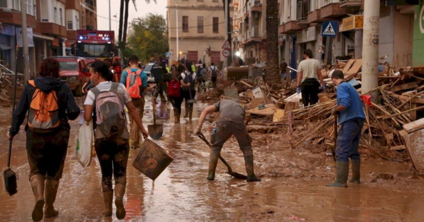 Internacional: Valencia se levanta tras la devastación de las inundaciones, un pueblo en lucha por su recuperación