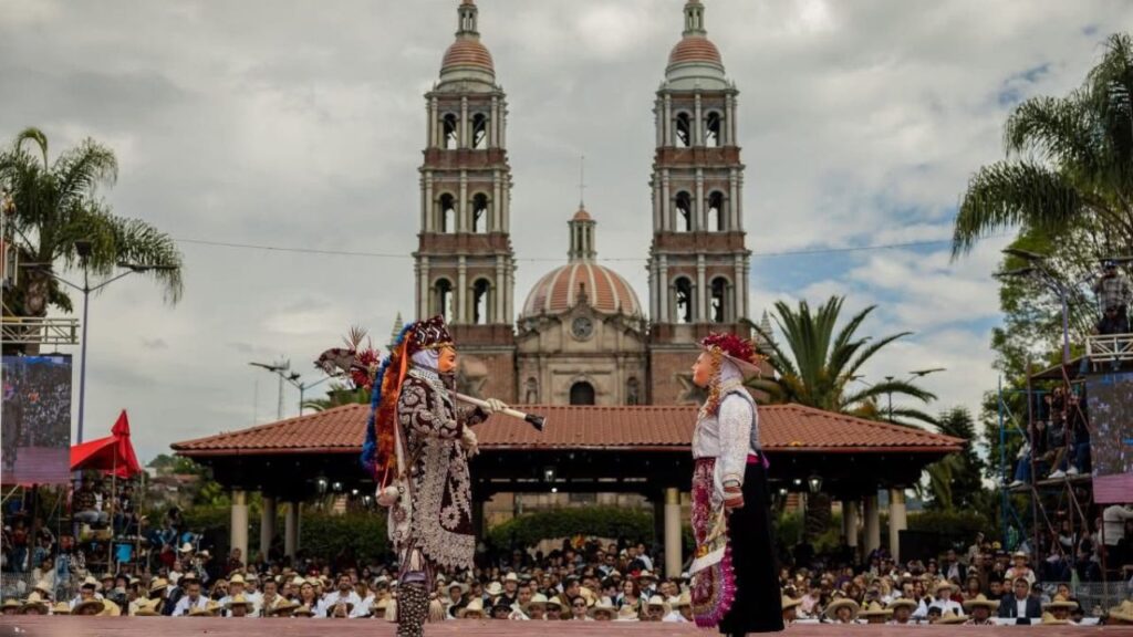 Danza de los kúrpites maravilla a turistas en Nuevo San Juan Parangaricutiro