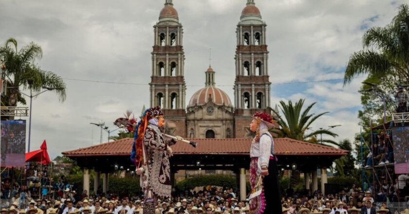 Danza de los kúrpites maravilla a turistas en Nuevo San Juan Parangaricutiro