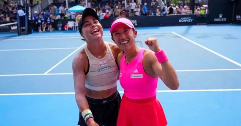 La mexicana Renata Zarazúa destaca junto a la japonesa, Miyu Kato, en el Abierto de Australia: ¡A Cuartos de Final en Dobles!