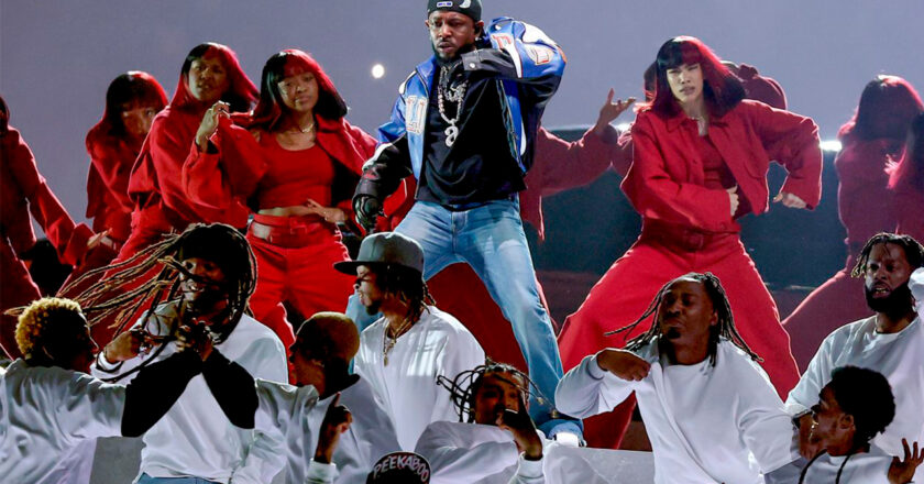 Kendrick Lamar impacta en el Super Bowl 2025 con un show electrizante